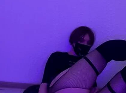 Big Bussy To Try Dildo