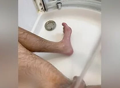 Using The Showerhead To Cum Handsfree