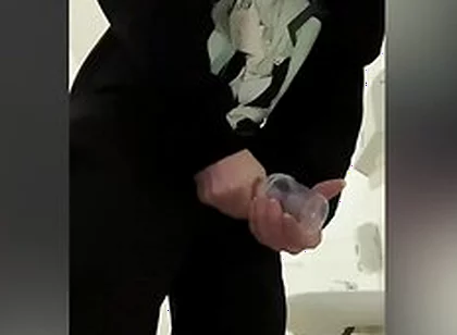 Twink Dryly Jerks Off In The Clinic