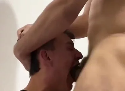 Versatil XXX gay deepthroat