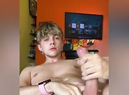 Lucas Twink Cums On His Own Face By Accident