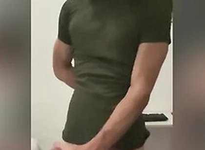 Roludo Batendo Uma Punheta E Gozando