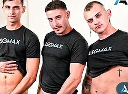 Inked Muscled Jock Spitroasted Hard In Hot Threesome With Spit Roasting