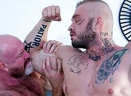 Gay Muscled Davin Strong Bottoms For Hunk Stepdaddy Mack Austin