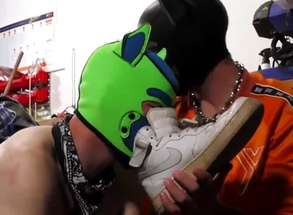 Sneaker cuming load boys