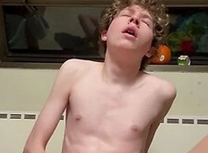 Teen 18+ Boy Masturbates(cum Shots)