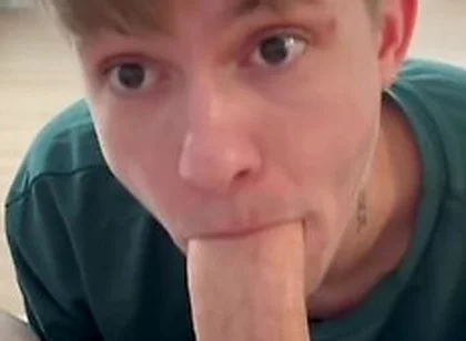 Twink Invited His Twink Friend With A Big Dick Over And Seduced Him Into Giving Him A Blowjob