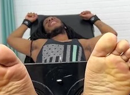 Black Amateur Is Ticklish Everywhere And Especially On Feet