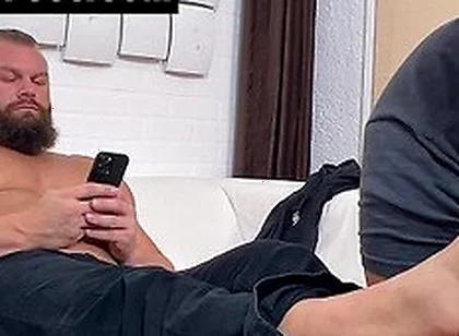 Muscled Hunk Girth Indulges Worship Of His Size 14 Feet