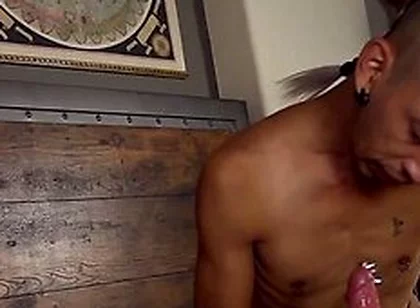 Kinky Viktor Hooks Up With Rave Hardick