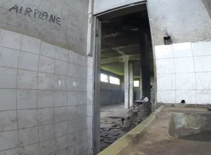 I Jumped Over the Wall to Jerk off in the Shaking Shed