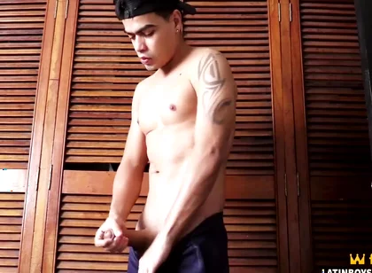 Mexican Papi Esteban Jerk Off