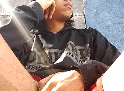 Tremendous Cock of This Big-headed Guy
