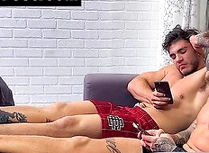 Gym Buddies Vinni And Tony Eagle Relax While Their Toes Sucked