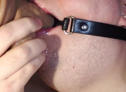 Sloppy Deepthroat 7 Inch Gyrating Dildo Whit Mouth Gag