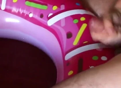 Inflatable donut