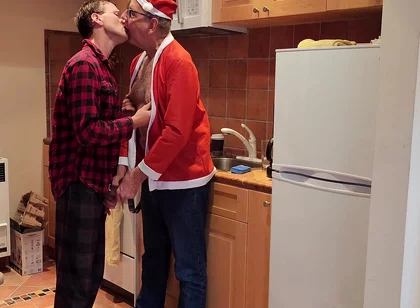 I Saw Russie Sucking Santa Claus