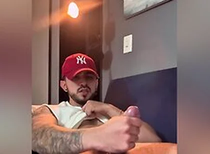 Young Man With Huge Penis Takes Out A Big Explosion Of Cum With Verga Grande