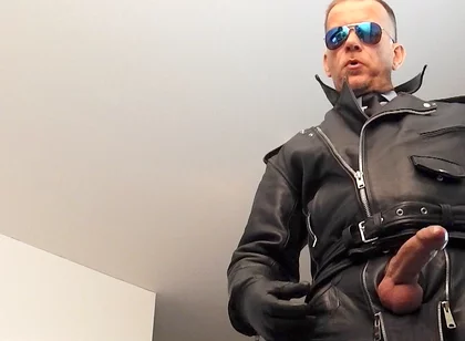 Leatherman6 Cumshotsxl & Piss (rear Window)