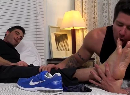 Sexy Hunk Link & Trenton Love Worshipping Each Feet