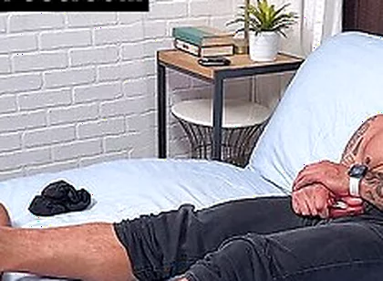 Horny Maximus Lets Thom Lick And Slurp His Big Bare Feet