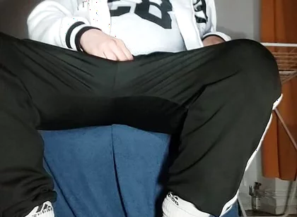 The Dregsau Dj-bro Pisses in His Pants.