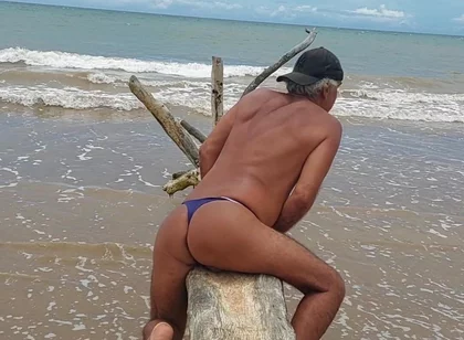 Ladysilva Tanning Her Hot Ass on the Beach