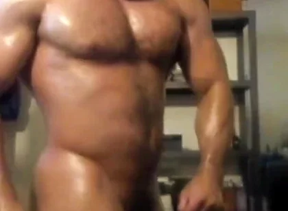 Oiled up Straight Bodybuilder Shows off Muscles and Huge Ass