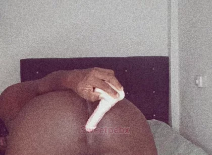 Twerking and Anal Masturbation