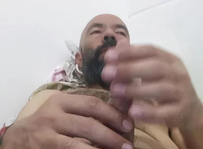 Solitary Caricia Ends in Pussy Cum Flood