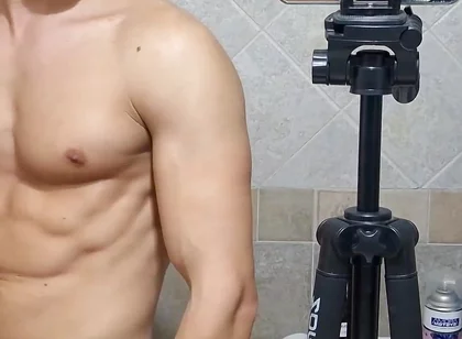 Flexing My Muscles and Cumming!