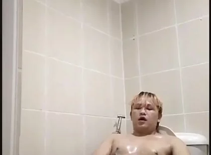 Philippino Twink Boy Eats His Own Cum!!