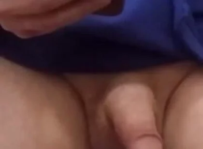 Amateur Redhead Cumming Handsfree After Taking a Piss