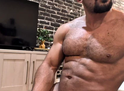 Bodybuilder Benji Bastian Strokes Thick Cock