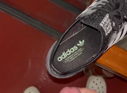 Shoot on the Shoes on the 7th Floor