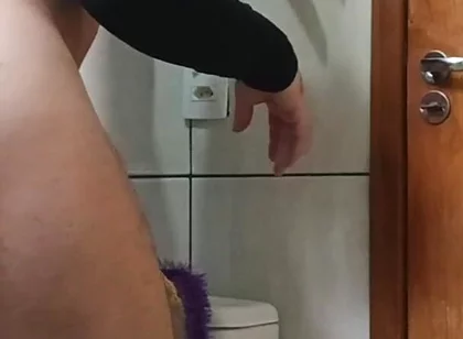 Look at the Thickness of This Gay Hottie's Leg
