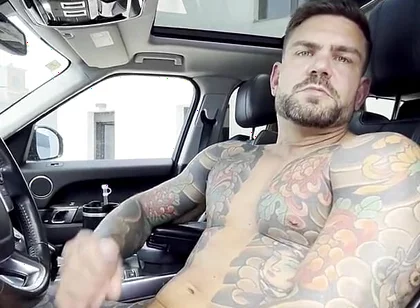 Guy Masturbates in the Car