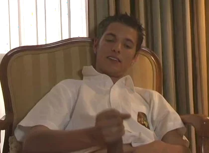 Gorgeous Guy Jerks Himself off