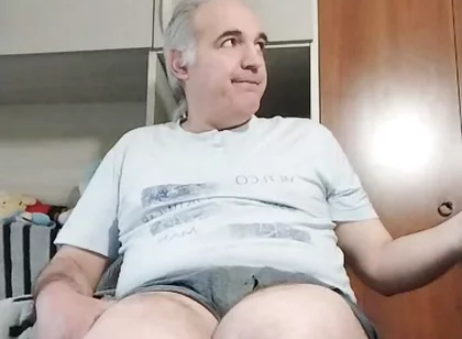 Porn Show Online with Handjob and Piss in the Bottle