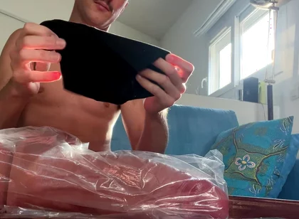 Maxence Angel Unbox a Jocktribe Dildo
