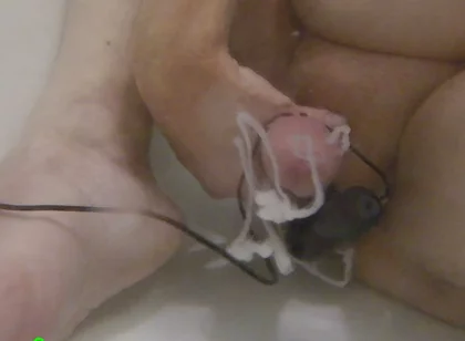 An Experiment: Handsfree Underwater Cum Squirting with a Vibrator on the Cock in the Bathtub