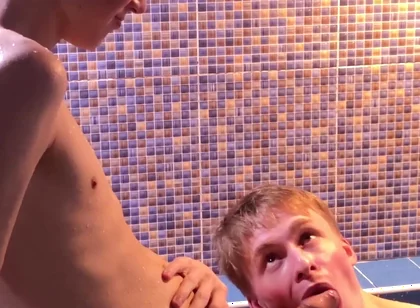 Teenage twinks Matty and Aiden blowjob in the swimming pool