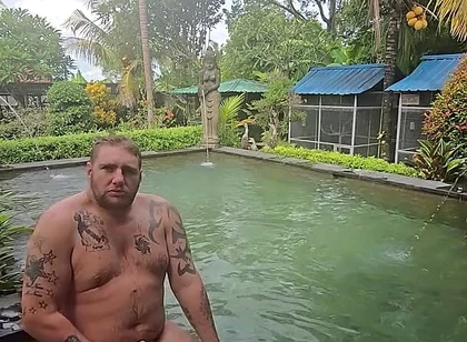Jimbob Wanking in Pool