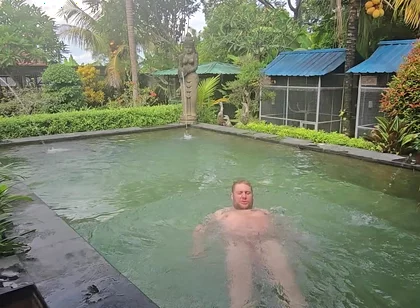 Jimbob Wanking in Pool