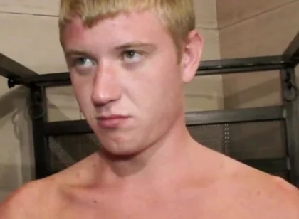 Bukkake Amateur with Gay Twinks Sucking All His Friends to the Cum