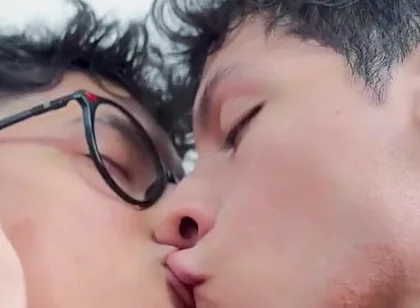 Uff I Want to Come!! Friends Give Each Other a Delicious Handjob and Eat Each Other with Kisses