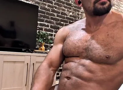 Bodybuilder Benji Bastian Strokes Thick Cock