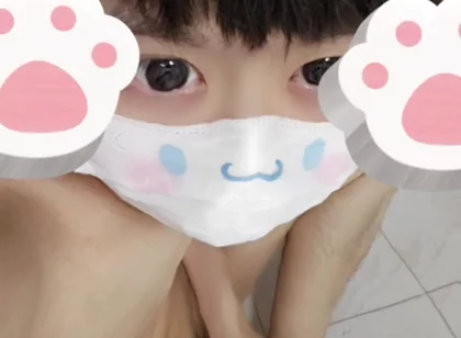 Cute Man Masked Masturbating and Ejaculating on His Own Foot