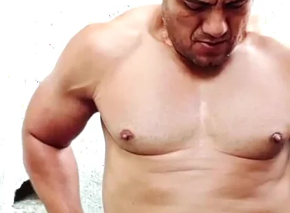 Yuri Gaucho Muscular Male Cumming