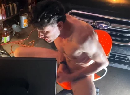 Solo Jerk in Garage, Discreet, but Still Classic Voyeuristic